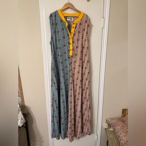 Boutique Jumpsuit
Pockets
Buttons up the front 
Large
Bucketlist